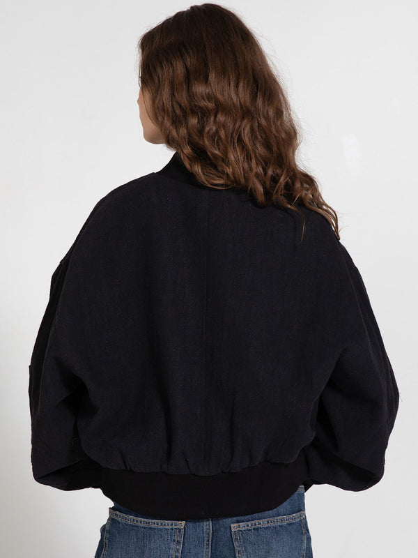 Stylish black oversized jacket with a ribbed hem, featuring a relaxed fit and soft fabric, perfect for casual wear. MEOTINE.