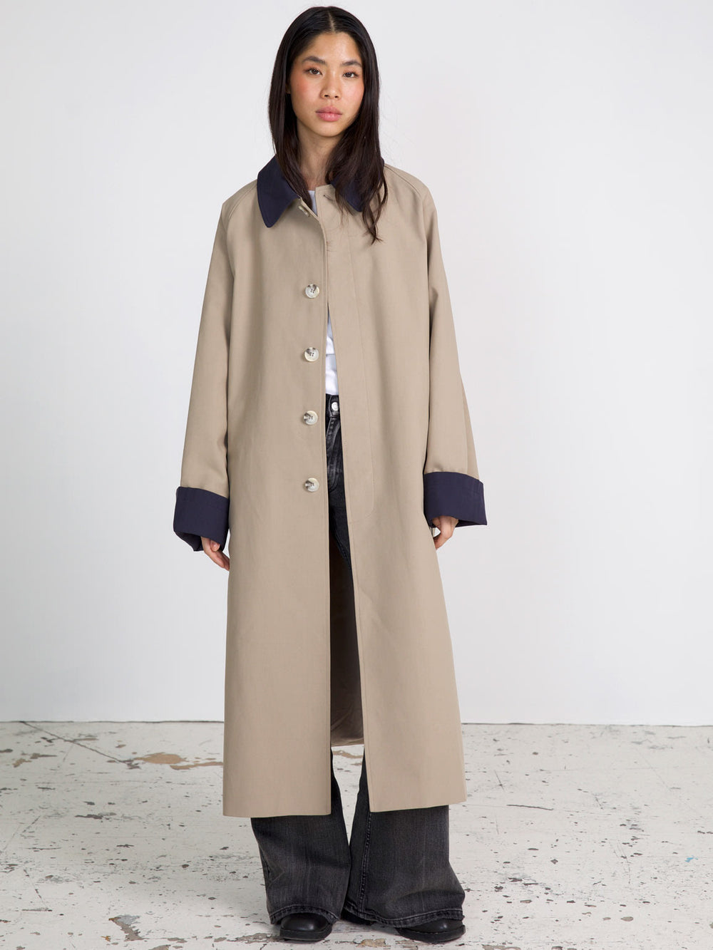A stylish beige long coat with a navy collar and cuffs, perfect for a chic look. Designed by MEOTINE for modern elegance.