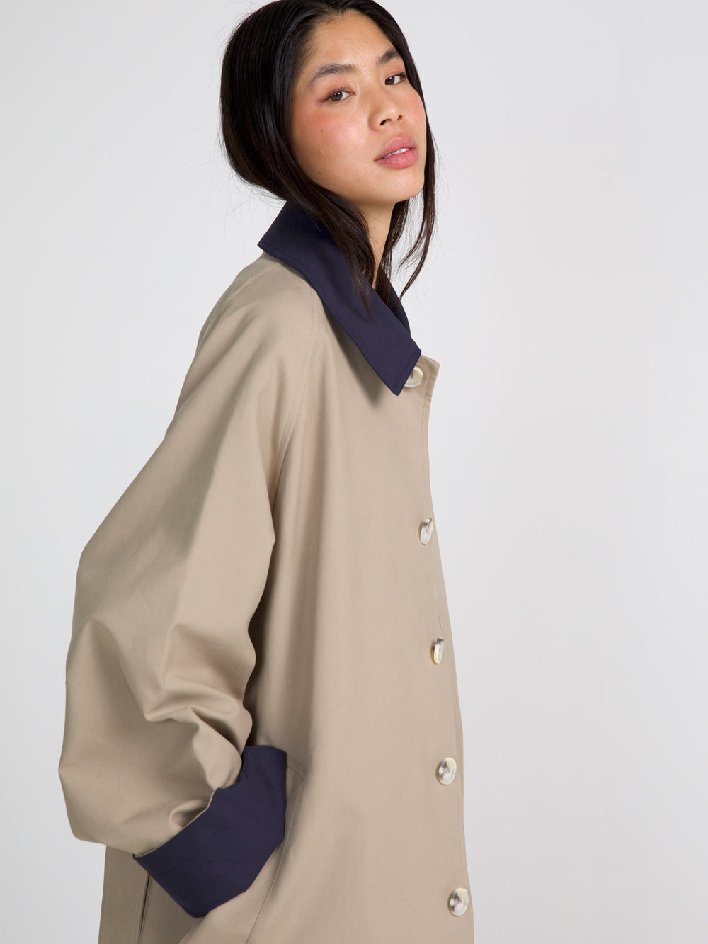 A stylish beige long coat with a navy collar and cuffs, perfect for a chic look. Designed by MEOTINE for modern elegance.